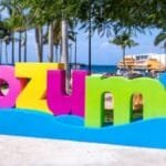 Imagen del malecón para ilustrar si es seguro caminar por Cozumel