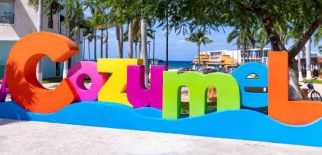Imagen del malecón para ilustrar si es seguro caminar por Cozumel