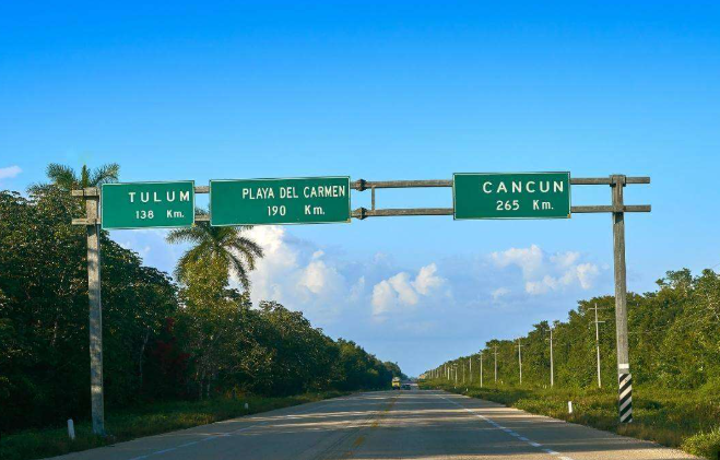 ¿Cozumel es parte de la Riviera Maya? 2 fotografía de la autopista en Quintana Roo para saber si Cozumel es parte de la Riviera Maya